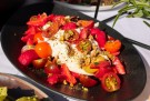 Burrata med tomat og jordbær thumbnail