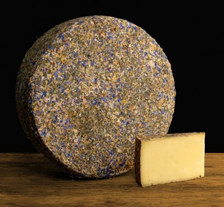 Wildblumenkäse - Alpeost med villblomster